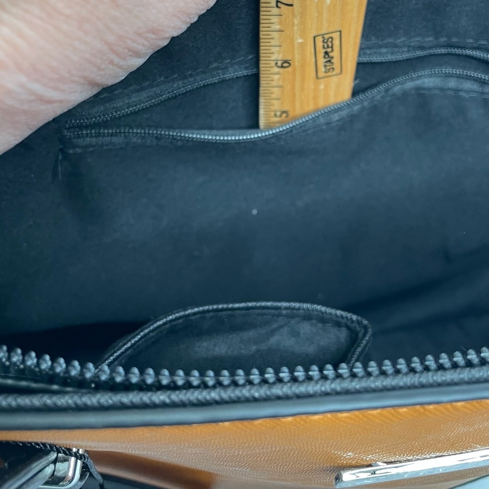 Benoss Two-Tone Caramel and Black Tote Bag - Picture 8 of 10